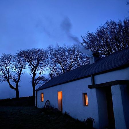 Thistle Thatch Cottage And Hot Tub - Mourne Mountains ニューカッスル エクステリア 写真