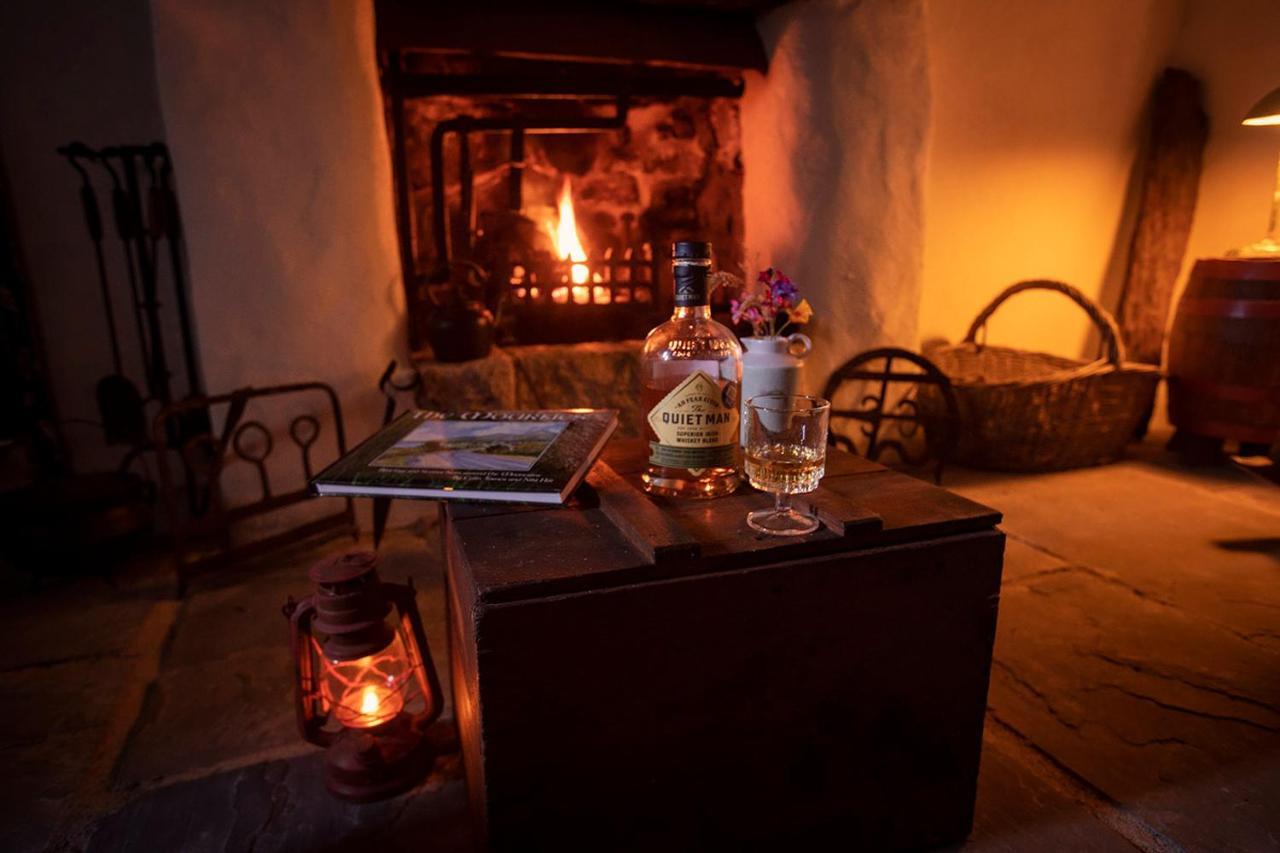 Thistle Thatch Cottage And Hot Tub - Mourne Mountains ニューカッスル エクステリア 写真