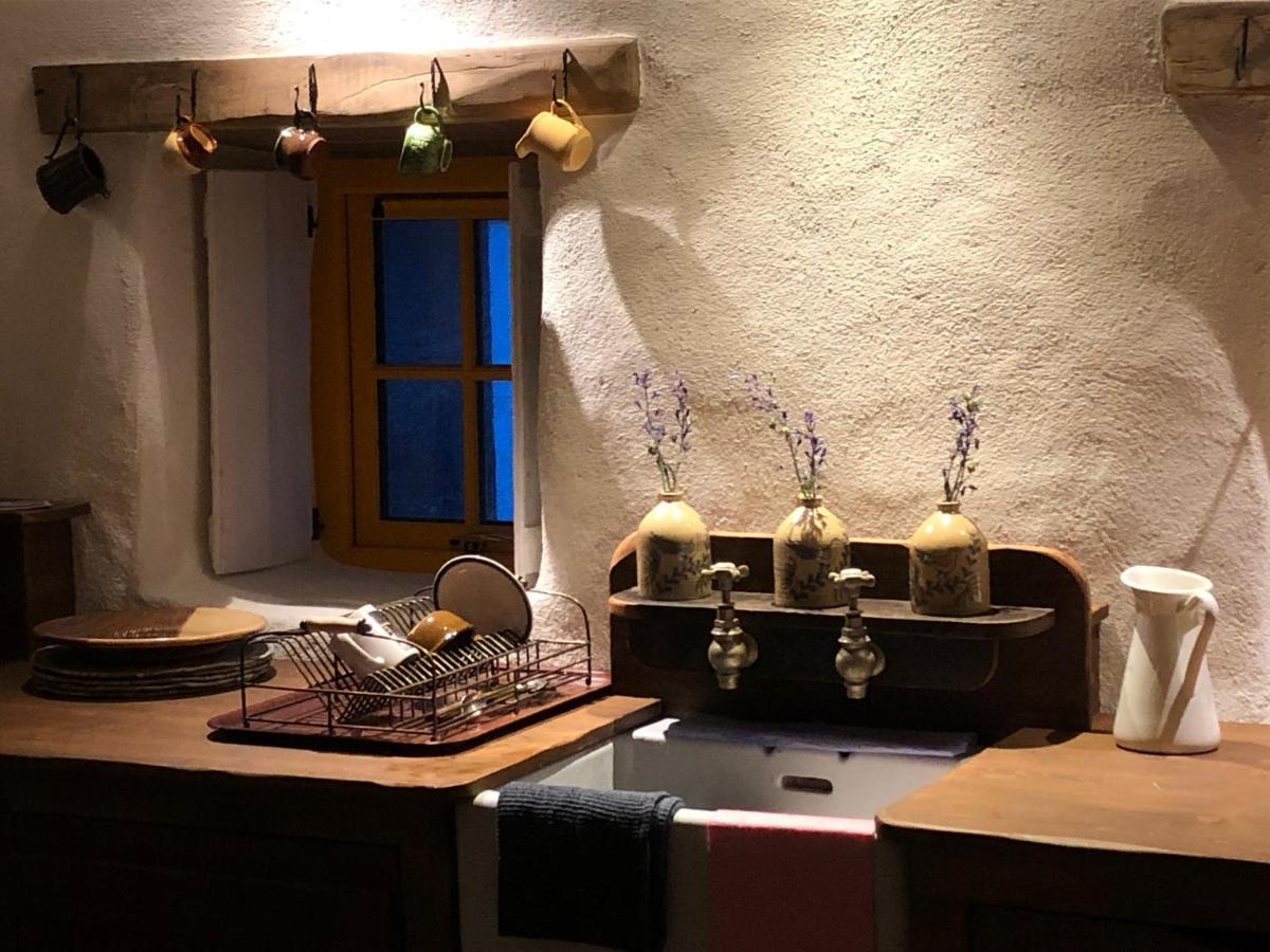 Thistle Thatch Cottage And Hot Tub - Mourne Mountains ニューカッスル エクステリア 写真