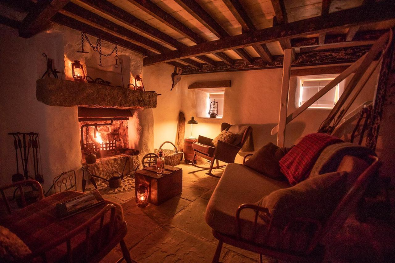 Thistle Thatch Cottage And Hot Tub - Mourne Mountains ニューカッスル エクステリア 写真